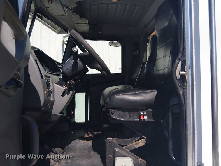 image for item DJ7895 2012 Peterbilt 348 fuel / lube truck