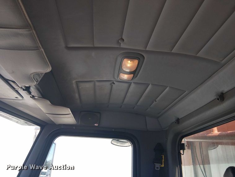 image for item DJ7895 2012 Peterbilt 348 fuel / lube truck