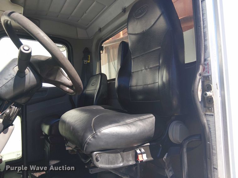 image for item DJ7895 2012 Peterbilt 348 fuel / lube truck