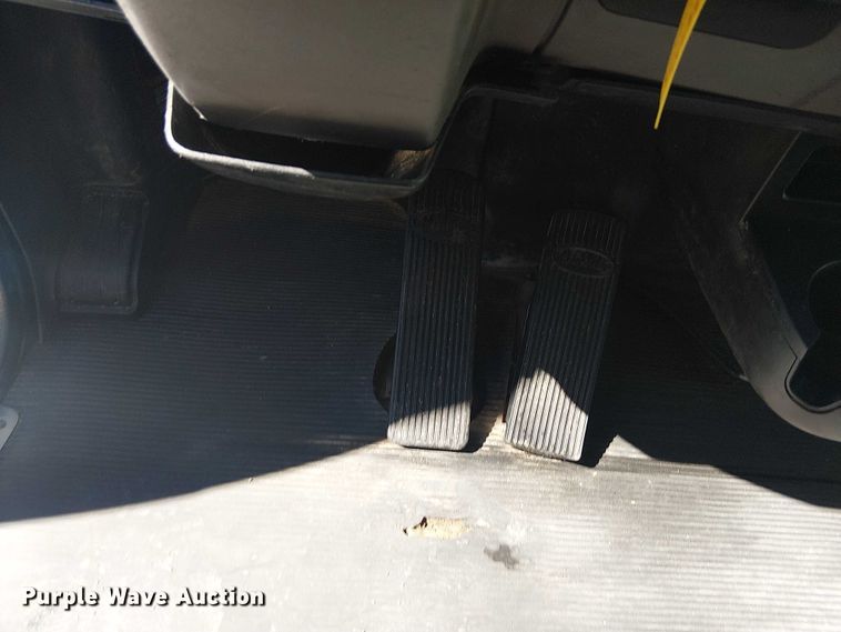 image for item DJ7895 2012 Peterbilt 348 fuel / lube truck