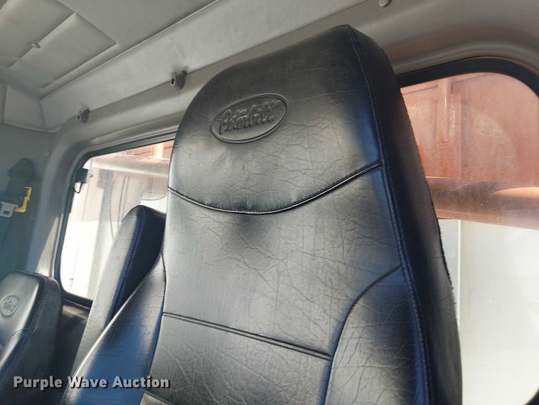 image for item DJ7895 2012 Peterbilt 348 fuel / lube truck