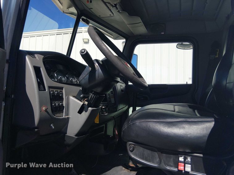 image for item DJ7895 2012 Peterbilt 348 fuel / lube truck