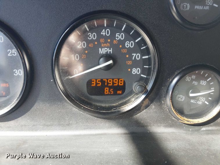 image for item DJ7895 2012 Peterbilt 348 fuel / lube truck