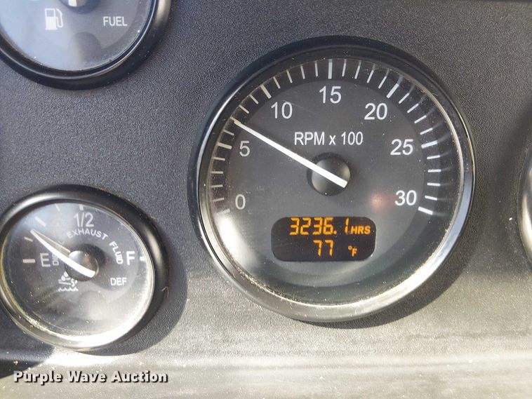 image for item DJ7895 2012 Peterbilt 348 fuel / lube truck