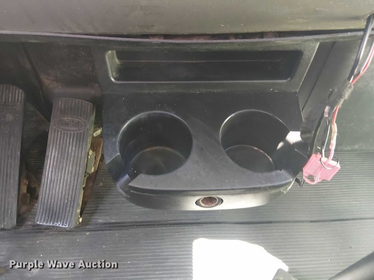 image for item DJ7895 2012 Peterbilt 348 fuel / lube truck