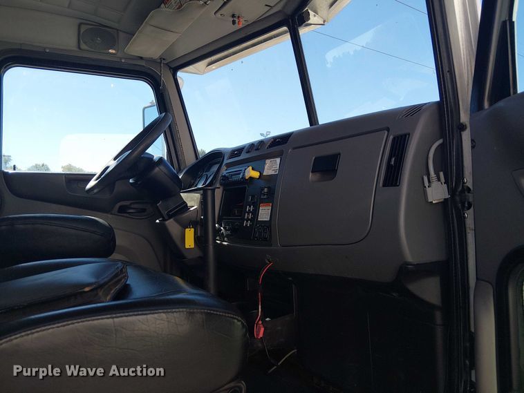 image for item DJ7895 2012 Peterbilt 348 fuel / lube truck