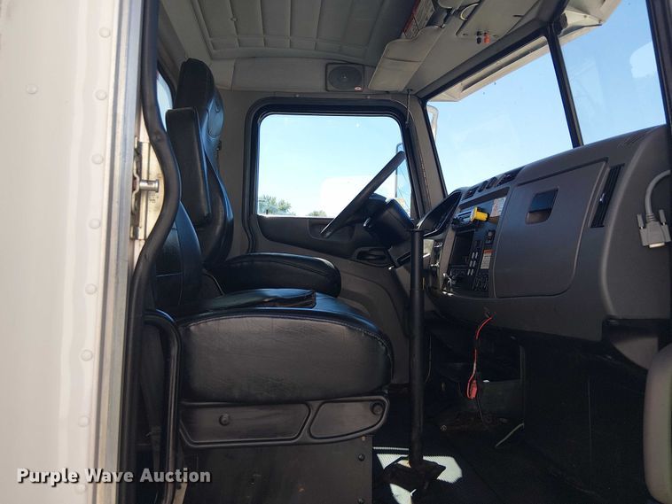 image for item DJ7895 2012 Peterbilt 348 fuel / lube truck