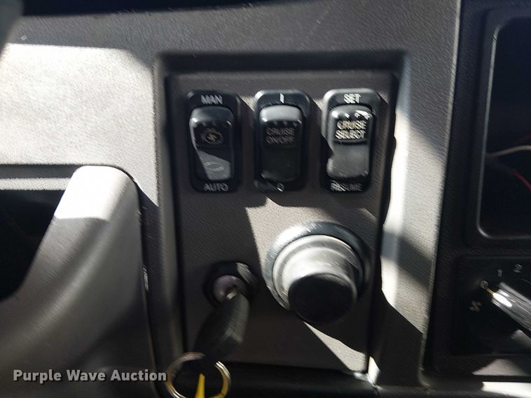 image for item DJ7895 2012 Peterbilt 348 fuel / lube truck