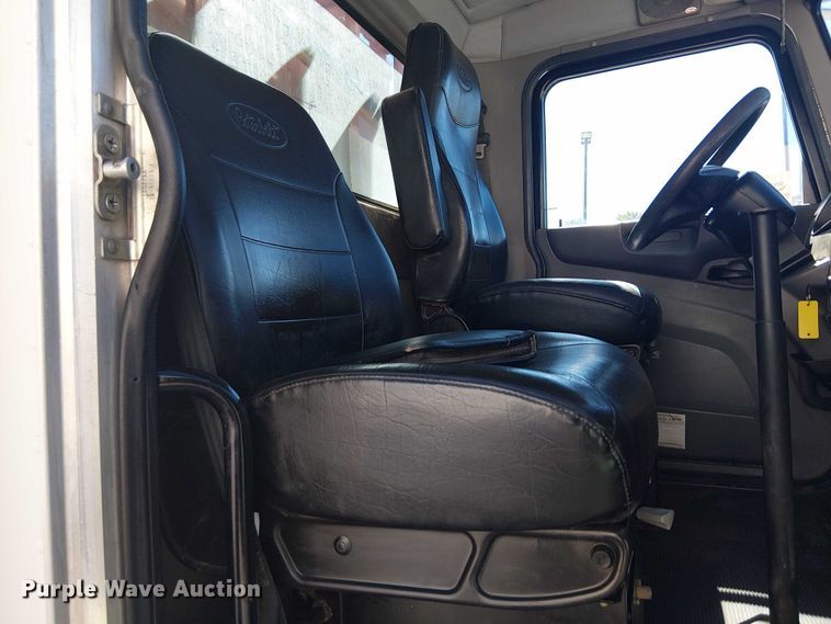 image for item DJ7895 2012 Peterbilt 348 fuel / lube truck