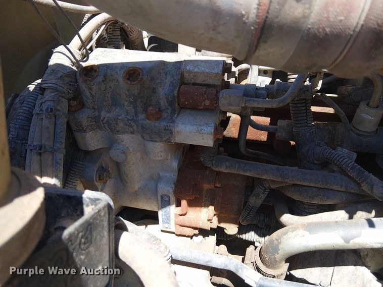 image for item DJ7895 2012 Peterbilt 348 fuel / lube truck