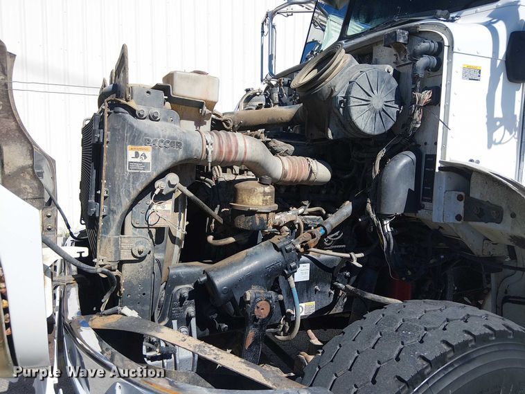 image for item DJ7895 2012 Peterbilt 348 fuel / lube truck