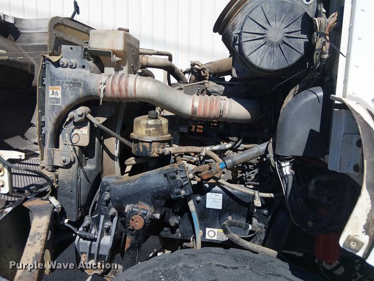 image for item DJ7895 2012 Peterbilt 348 fuel / lube truck