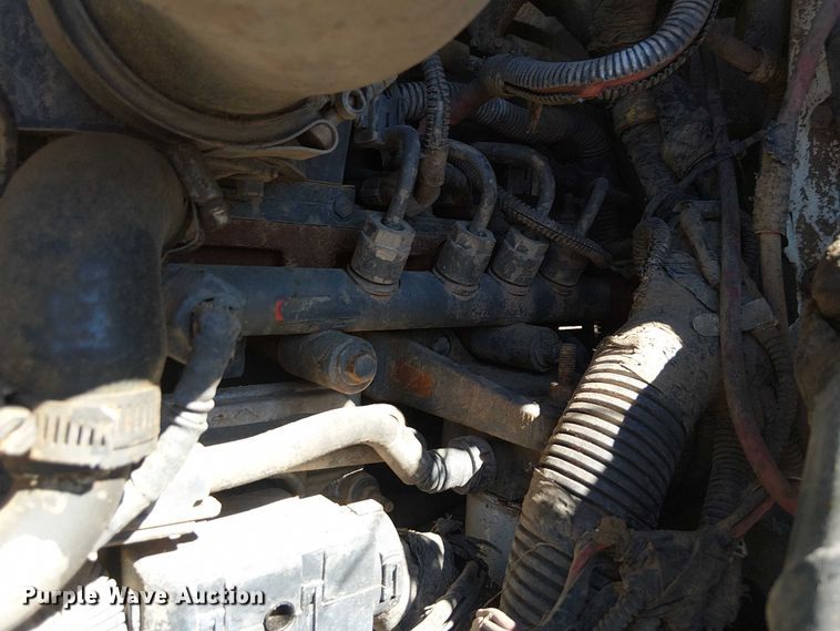 image for item DJ7895 2012 Peterbilt 348 fuel / lube truck