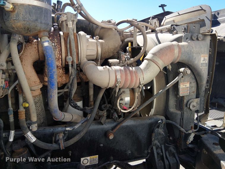 image for item DJ7895 2012 Peterbilt 348 fuel / lube truck