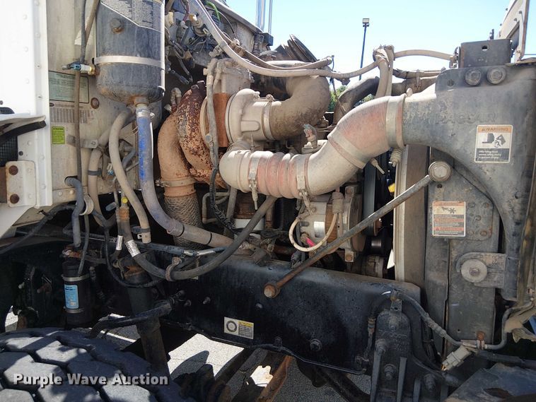image for item DJ7895 2012 Peterbilt 348 fuel / lube truck