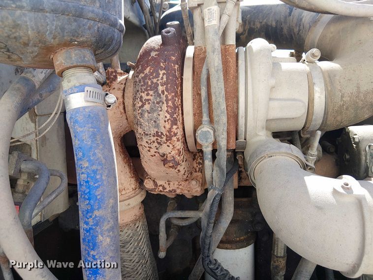 image for item DJ7895 2012 Peterbilt 348 fuel / lube truck