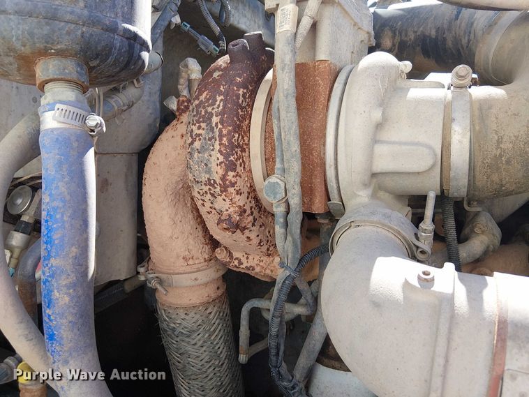 image for item DJ7895 2012 Peterbilt 348 fuel / lube truck