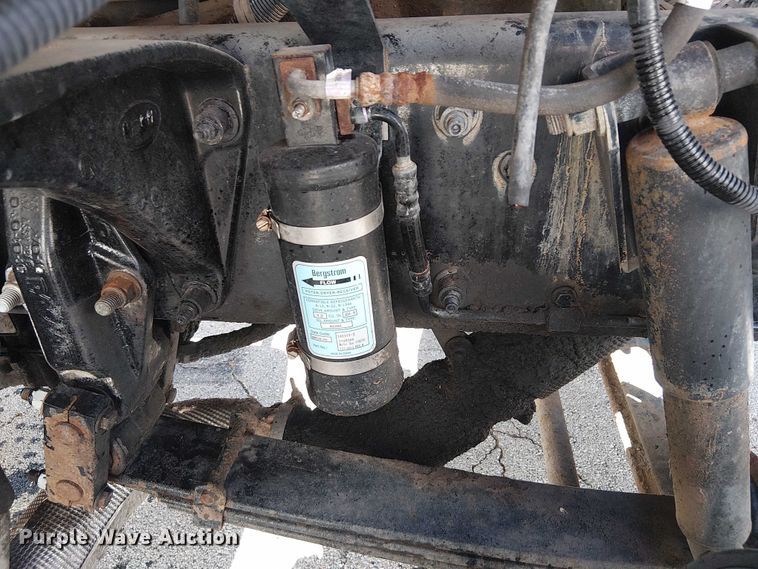 image for item DJ7895 2012 Peterbilt 348 fuel / lube truck