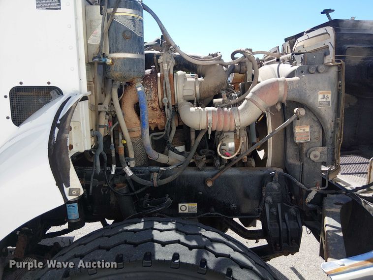 image for item DJ7895 2012 Peterbilt 348 fuel / lube truck