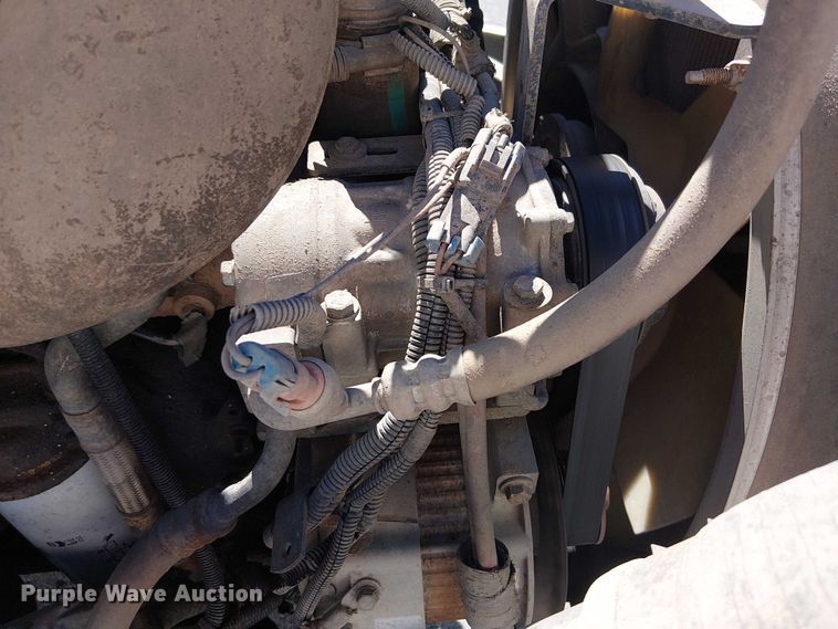 image for item DJ7895 2012 Peterbilt 348 fuel / lube truck