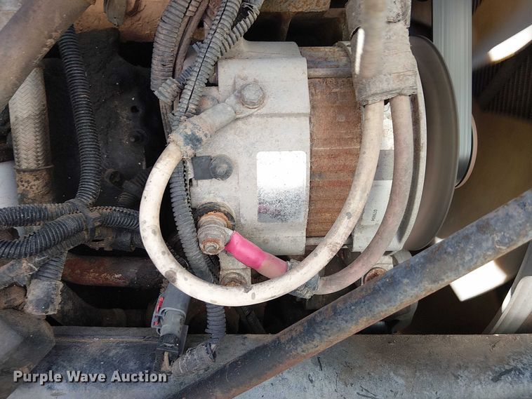 image for item DJ7895 2012 Peterbilt 348 fuel / lube truck