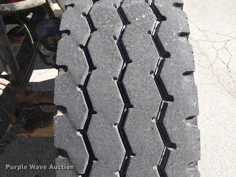 image for item DJ7895 2012 Peterbilt 348 fuel / lube truck