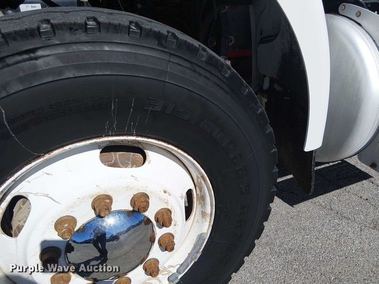 image for item DJ7895 2012 Peterbilt 348 fuel / lube truck