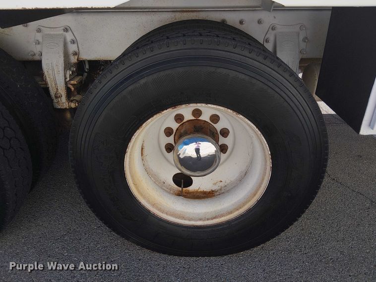 image for item DJ7895 2012 Peterbilt 348 fuel / lube truck