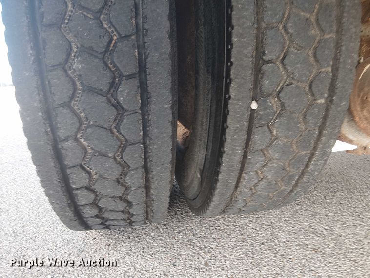 image for item DJ7895 2012 Peterbilt 348 fuel / lube truck