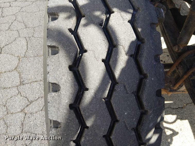 image for item DJ7895 2012 Peterbilt 348 fuel / lube truck