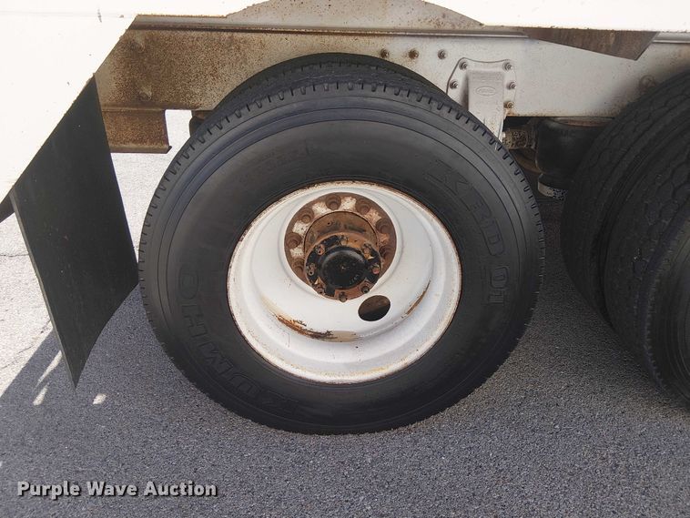 image for item DJ7895 2012 Peterbilt 348 fuel / lube truck