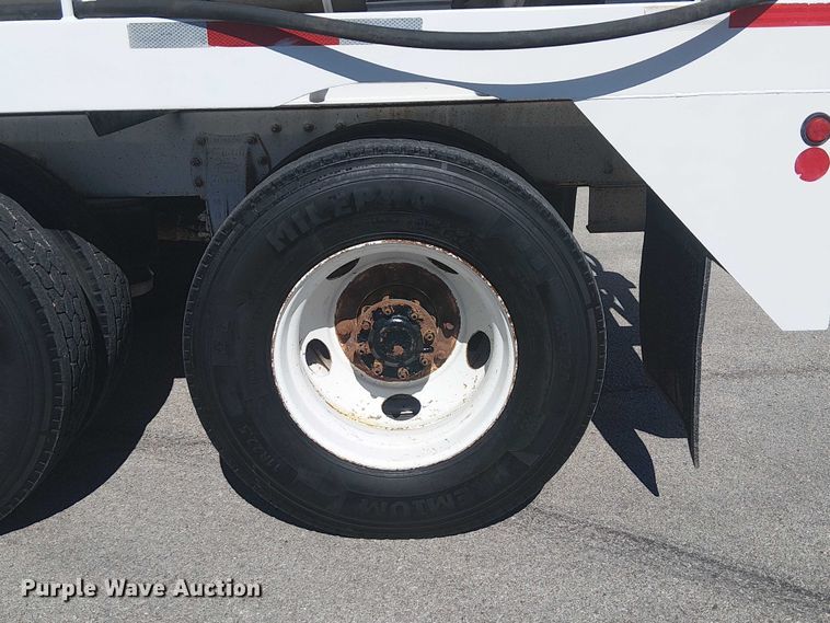 image for item DJ7895 2012 Peterbilt 348 fuel / lube truck