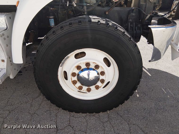 image for item DJ7895 2012 Peterbilt 348 fuel / lube truck