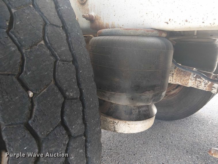 image for item DJ7895 2012 Peterbilt 348 fuel / lube truck