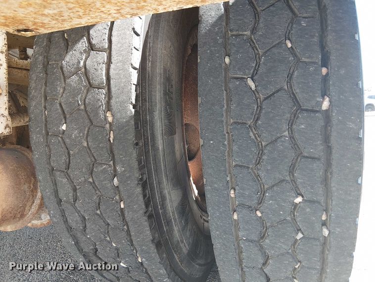 image for item DJ7895 2012 Peterbilt 348 fuel / lube truck