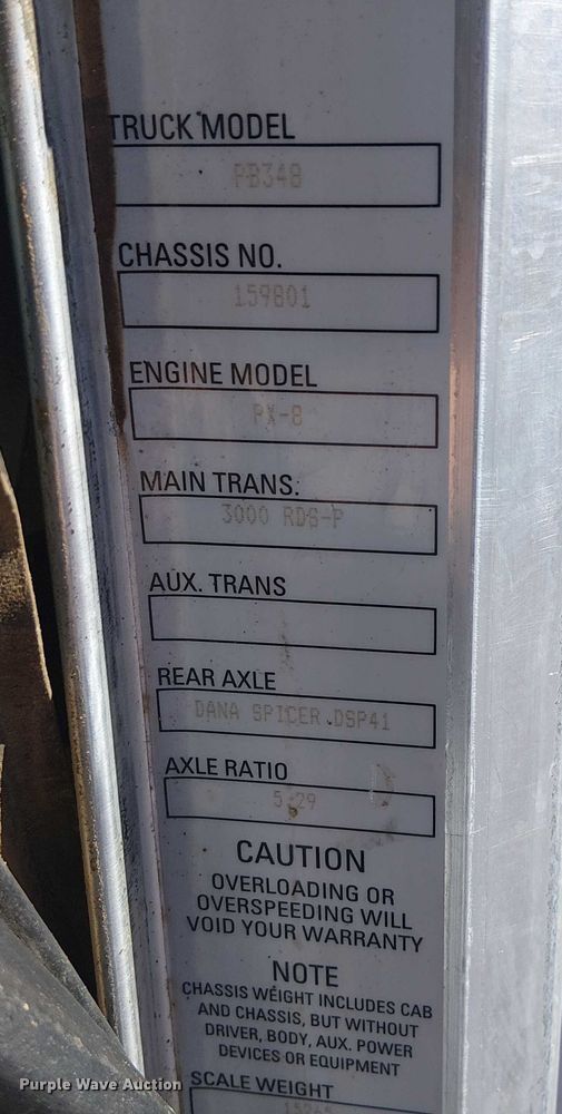 image for item DJ7895 2012 Peterbilt 348 fuel / lube truck