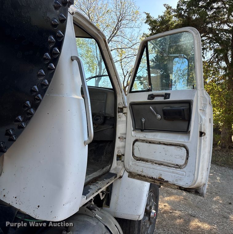 image for item DK0029 1984 GMC  Brigadier dump truck