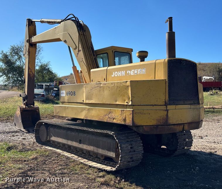 image for item DK0032 1980 John Deere 690BB excavator