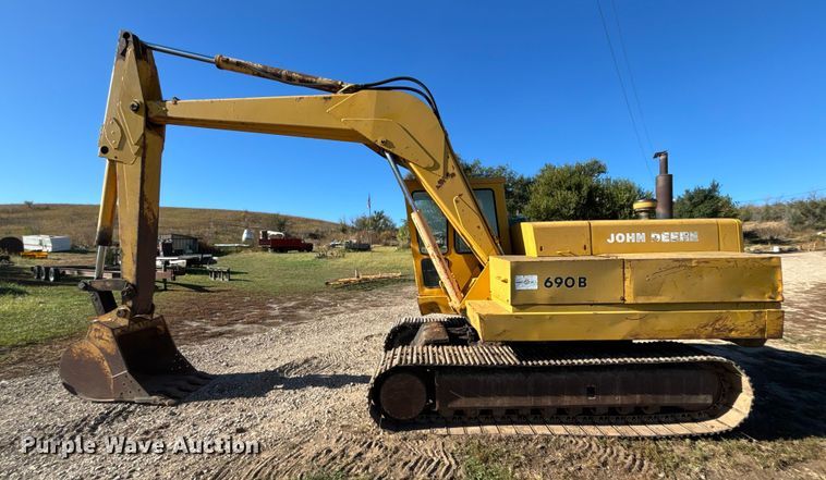 image for item DK0032 1980 John Deere 690BB excavator