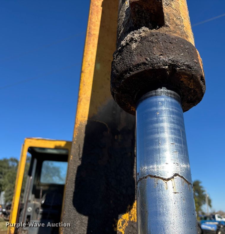 image for item DK0032 1980 John Deere 690BB excavator