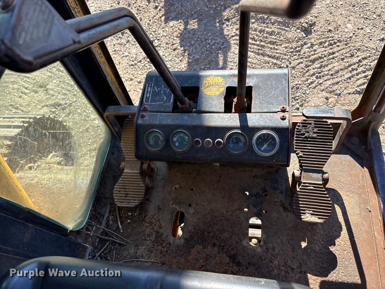 image for item DK0032 1980 John Deere 690BB excavator