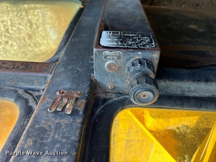 image for item DK0032 1980 John Deere 690BB excavator