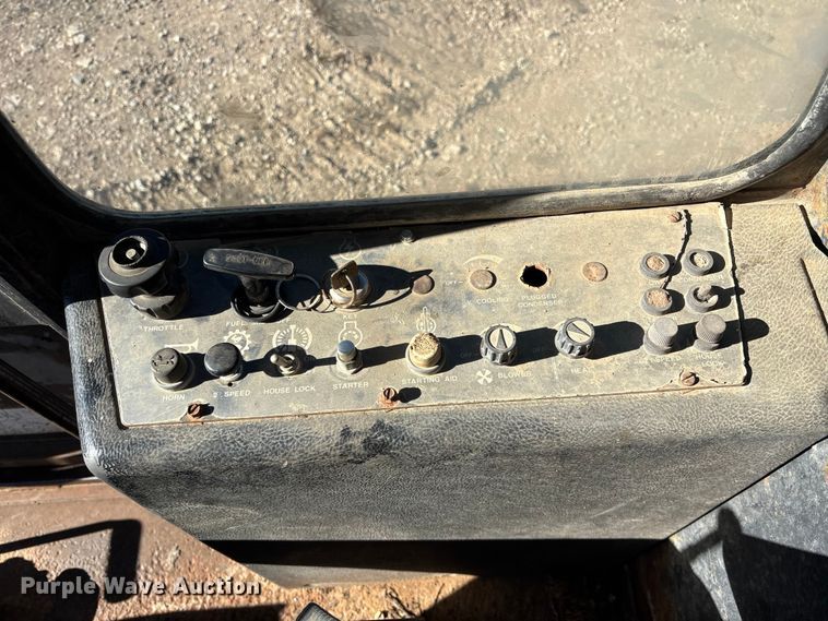 image for item DK0032 1980 John Deere 690BB excavator