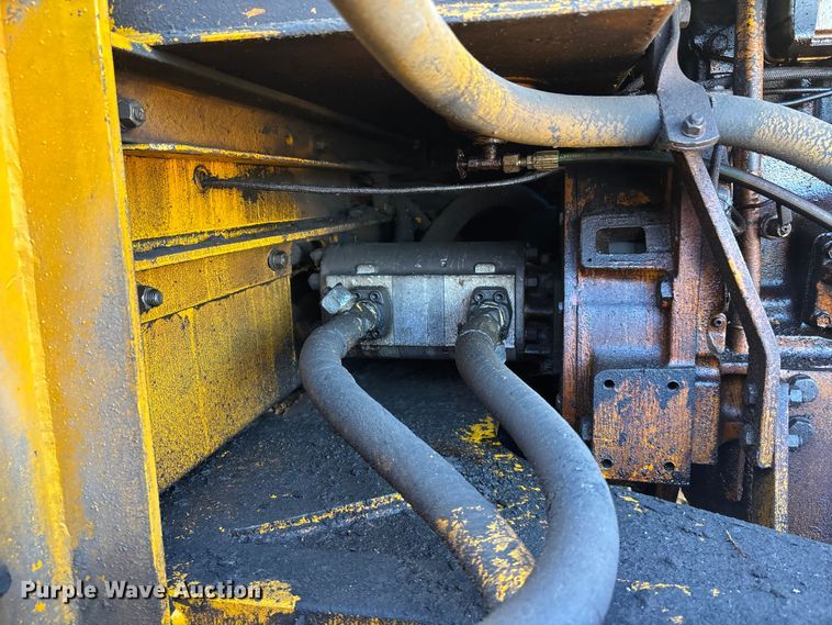 image for item DK0032 1980 John Deere 690BB excavator