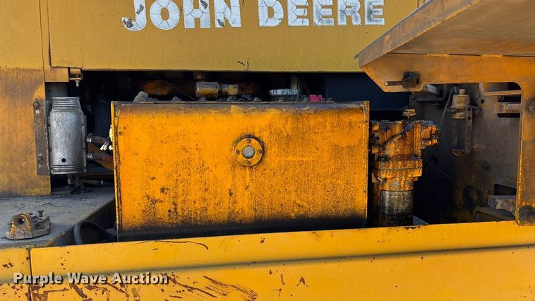 image for item DK0032 1980 John Deere 690BB excavator