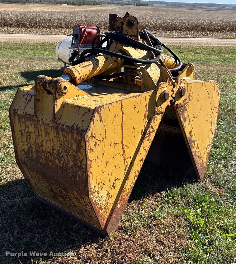 image for item DK0038 Clamshell bucket