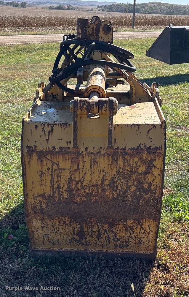 image for item DK0038 Clamshell bucket