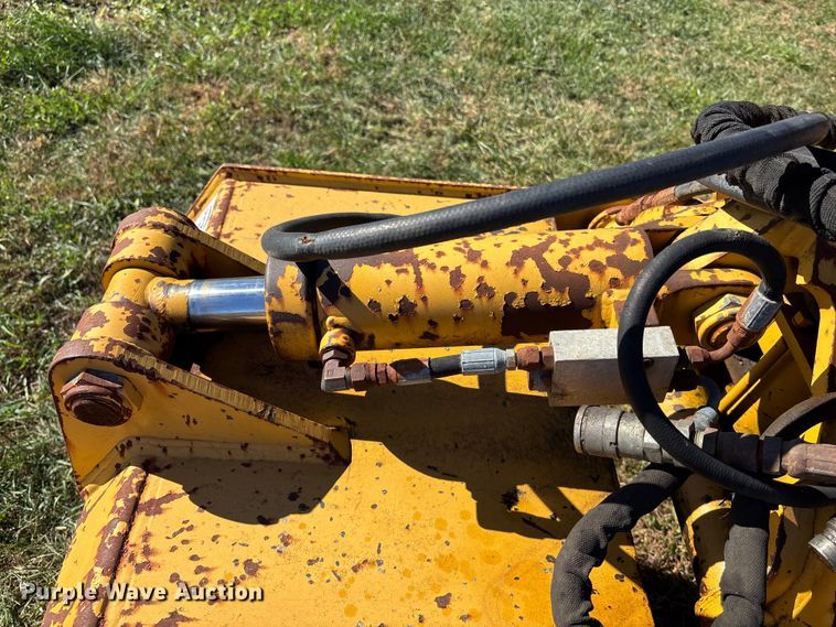 image for item DK0038 Clamshell bucket