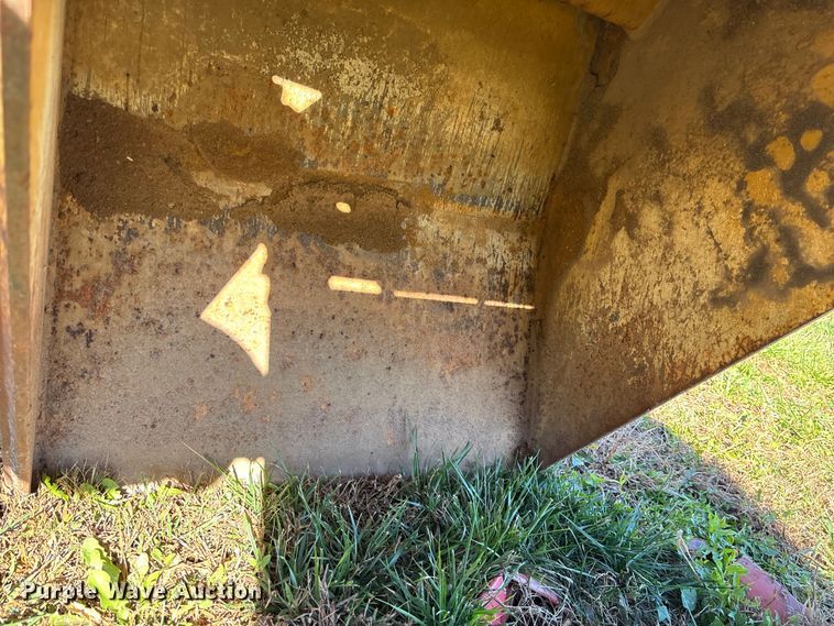 image for item DK0038 Clamshell bucket