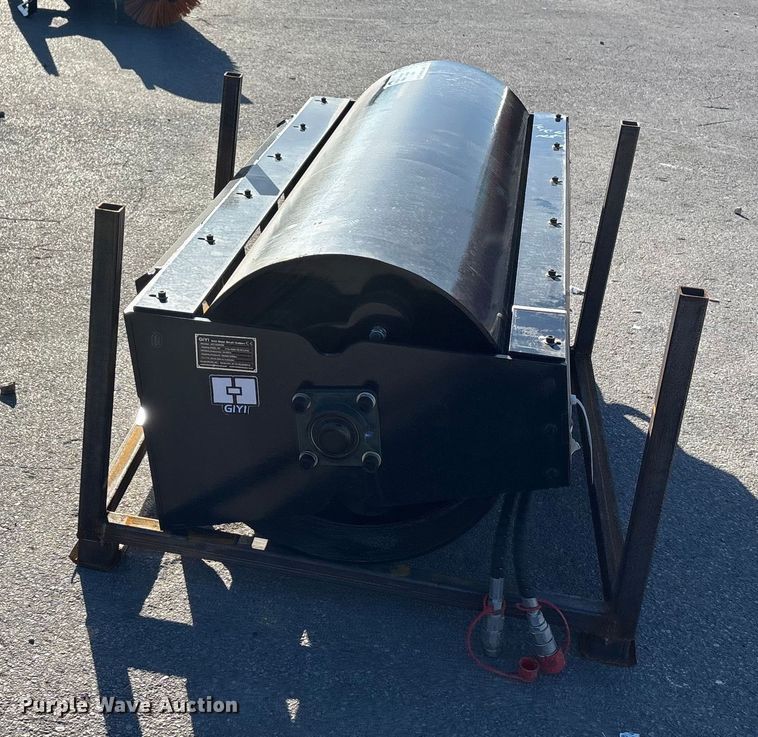 image for item DK0097 2025 GIYI  GY-CW59 skid steer vibratory roller